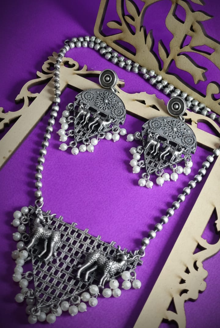 Kyra Oxidized Deer Motif Chain