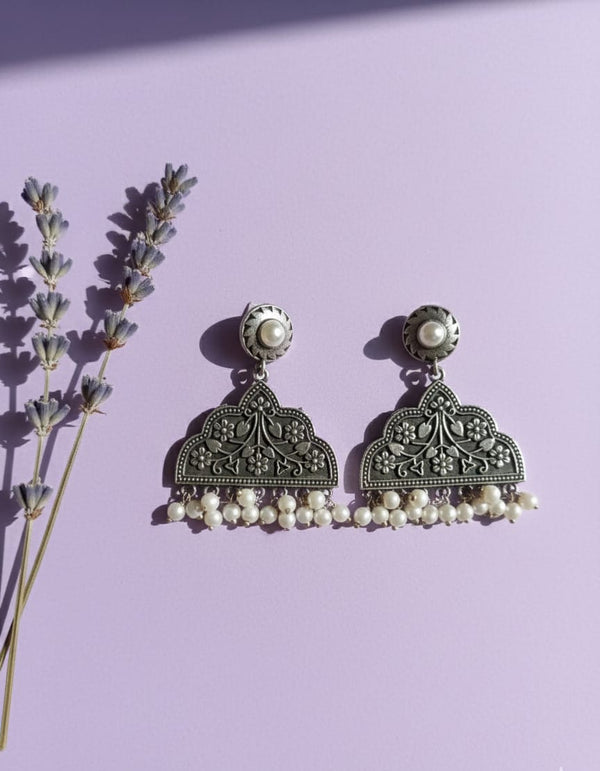 Sneha Vintage-Style Pearl Earrings