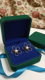 Daisy Glow Pearl Studs