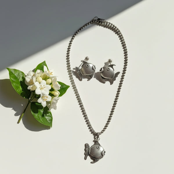 Aqua Muse Oxidized Fish Pendant Set